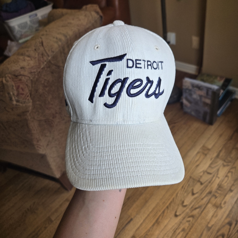 Nike Detroit Tigers Cream Cap with Orange Tag
